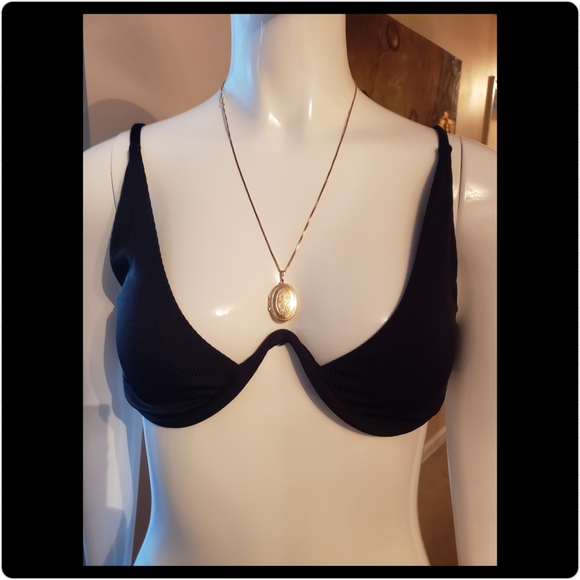 🎉 End of the Season Swimsuit SALE 👙🩱 - Picture 2 of 5